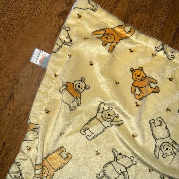 Disney Winnie the Pooh Yellow Baby Blanket Size 30×40 - Picture 2 of 3